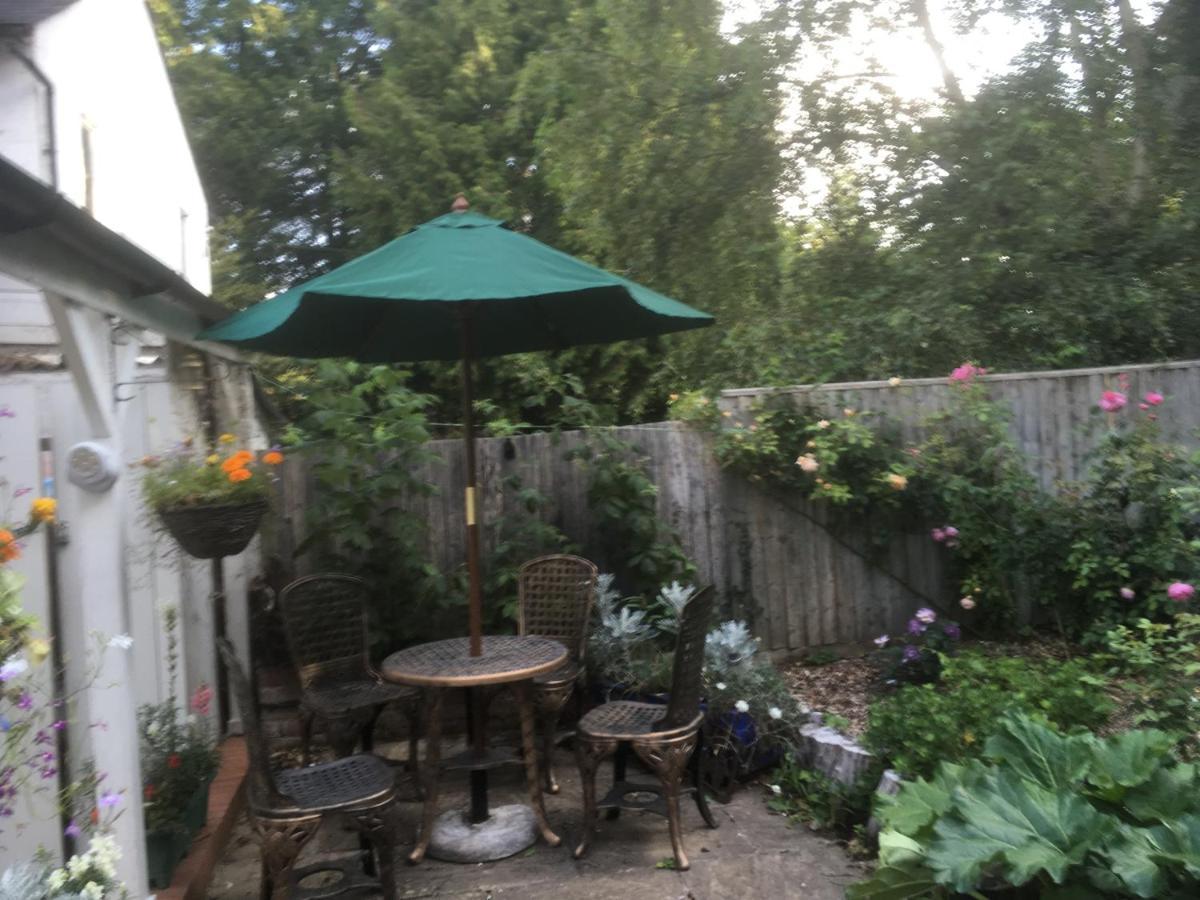 Otters Bed & Breakfast 3*